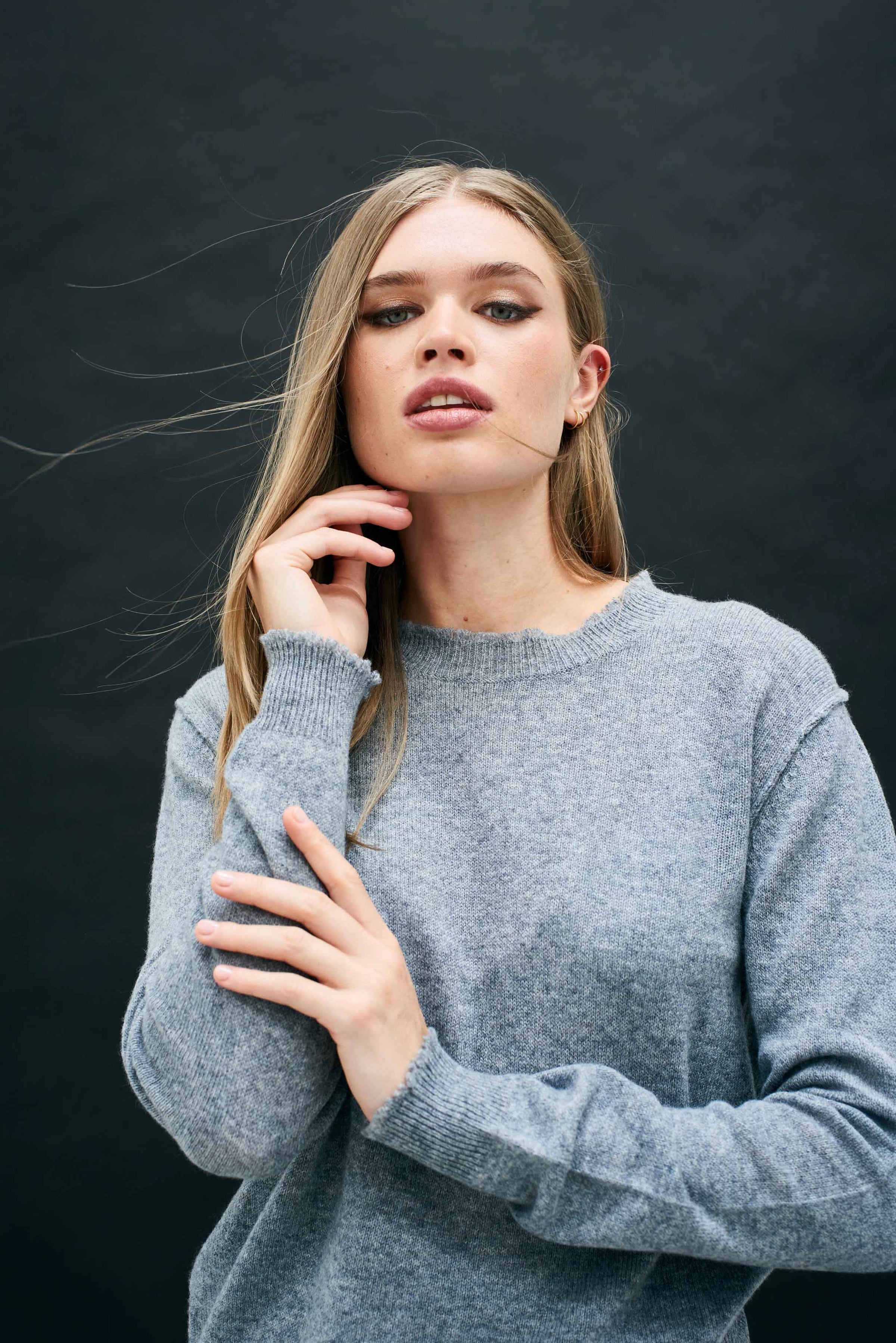 Cashmere distressed crew - grey